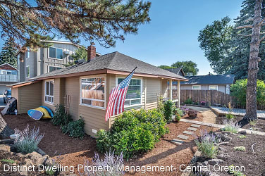 728 NW Newport Ave - Bend, OR