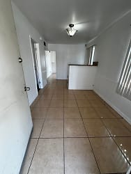 2124 W Manchester Ave unit 2120 - Los Angeles, CA