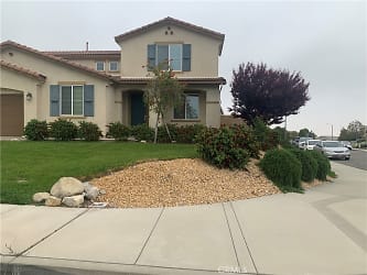 4043 Bristlecone Pine Ln - San Bernardino, CA