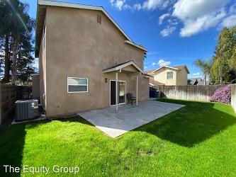 1155 Meadow Ave - Exeter, CA