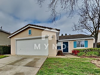 4566 Excelsior Rd - Mather, CA