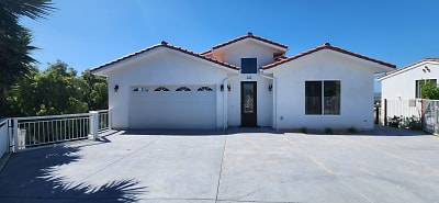 423 Valley Heights Dr - Front House - Oceanside, CA