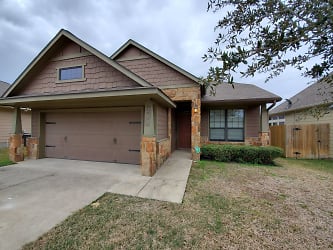 207 Simi Dr - College Station, TX