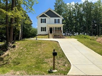 1035 3rd Ave Dr SE - Hickory, NC