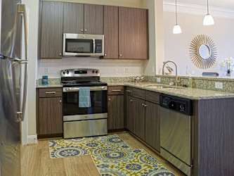 Harbor Vista At Crawford Street Apartments - Portsmouth, VA