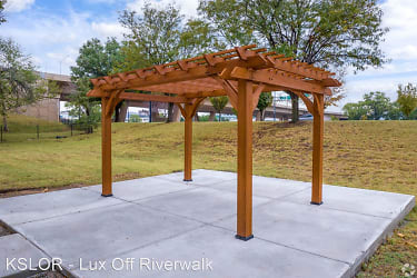 Lux Off Riverwalk Apartments - Wichita, KS