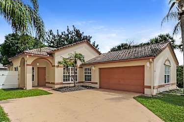 6755 Red Reef St - Lake Worth, FL