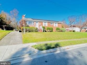 2218 Lukewood Dr Apartments - Lochearn, MD