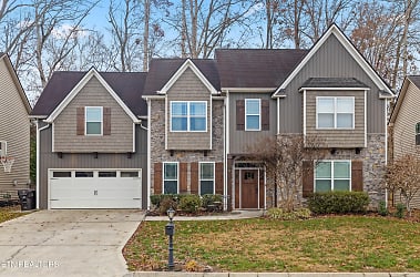 1119 Front Royal Ln - Knoxville, TN