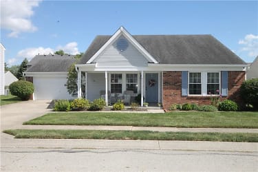 11229 Spring Blossom Ln - Fishers, IN
