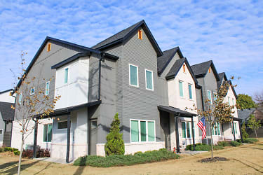 Elm Tree Townhomes Apartments - Bentonville, AR