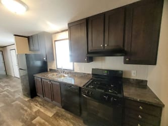 75 Hollywood Dr #182 - Madison, WI