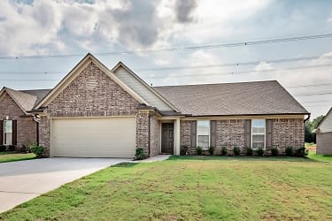 8948 Smith Ranch Dr - Southaven, MS