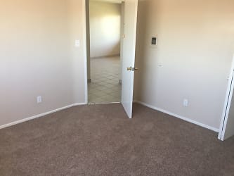 8648 Mountain View Ave - South Gate, CA