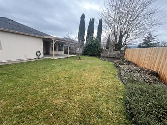 1740 Louise Ave - Medford, OR