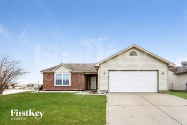 5329 W Rolling River Ct - Indianapolis, IN