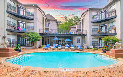 MAA Uptown Village Apartments - Dallas, TX