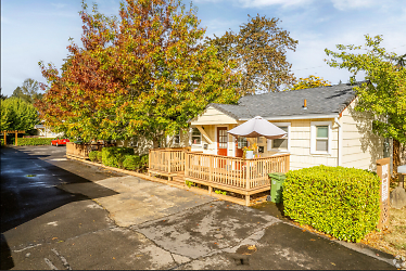 1340 Birch Ave - Cottage Grove, OR