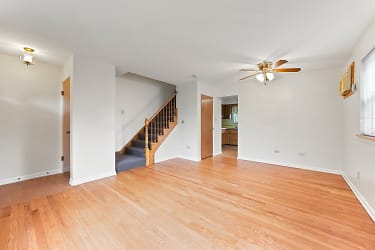 17 E Thorndale Ave Apartments - Roselle, IL