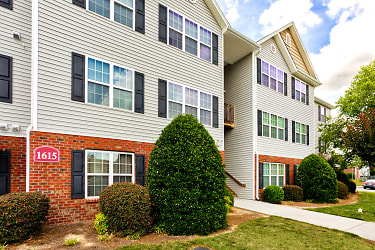 The Pointe At Peters Creek Apartments - Winston Salem, NC