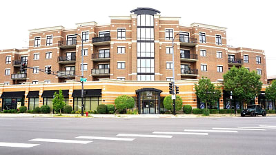 5588 N Lincoln Ave #401 - Chicago, IL