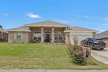 2111 Hagood Loop - Crestview, FL