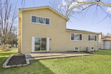 18543 Center Ave - Homewood, IL