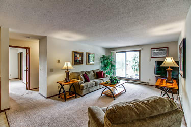 Meadow Wood Apartments - Lincoln, NE