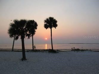 1734 Seascape Cir #201 - Tarpon Springs, FL