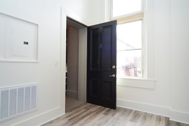 690 3rd St unit 3 - undefined, undefined