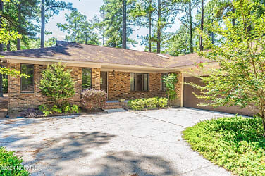 165 Merion Cir - Pinehurst, NC