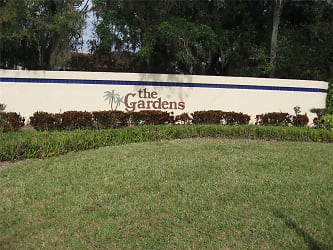 8422 Gardens Cir - Sarasota, FL