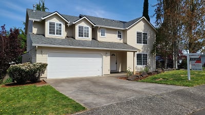 2418 NW 112th St - Vancouver, WA
