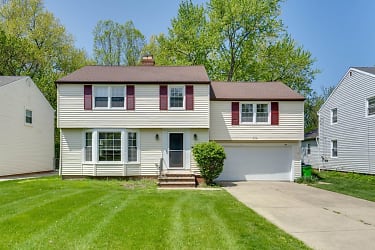 972 Professor Rd - Cleveland, OH