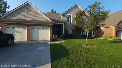 14345 Shadywood Dr - Sterling Heights, MI