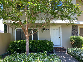 30 Saw Mill Ct - Mountain View, CA