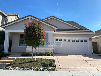 1065 Swallowtail Dr - Roseville, CA