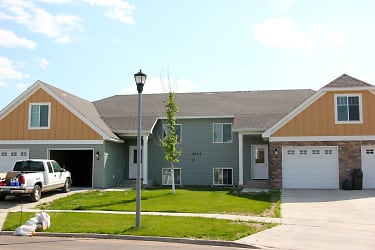 2800 15th Ave NW - Minot, ND