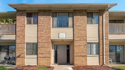 Woodhues Apartments - Farmington Hills, MI