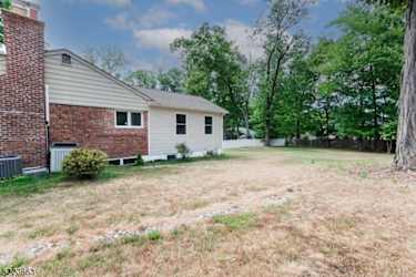 15 Wilson Dr - Berkeley Heights, NJ