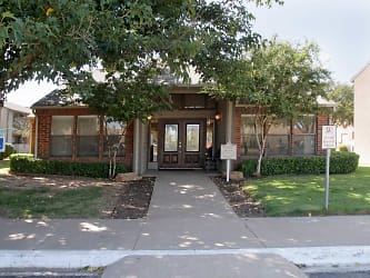 Woodcrest Apartments - Lubbock, TX