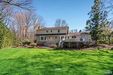 6 Oakwood Rd - Allendale, NJ