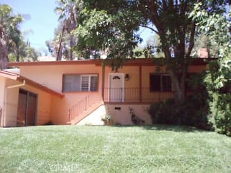 22931 Cass Ave - Los Angeles, CA