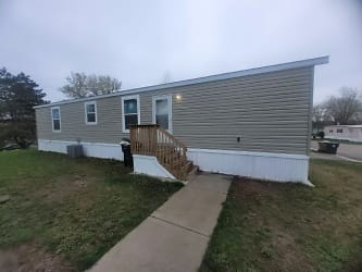 75 Hollywood Dr #182 - Madison, WI