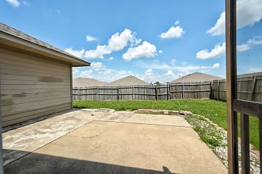 609 SW 38th Pl - Moore, OK