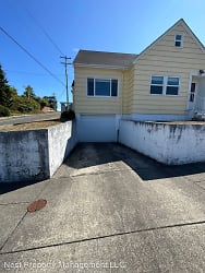 916 12th St - Astoria, OR