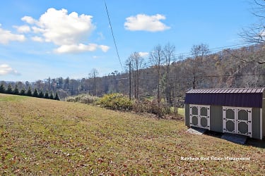 328 Old Fort Rd - Fairview, NC