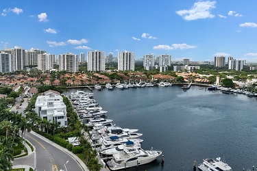 3750 Yacht Club Dr #1 - Miami, FL