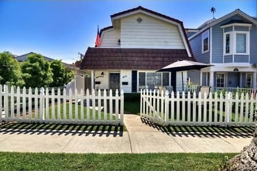 602 Marguerite Ave #5 BACK - Newport Beach, CA