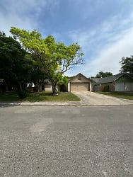 9239 Greens Point - San Antonio, TX